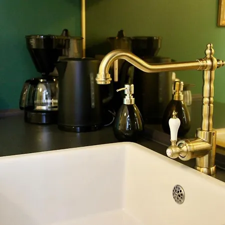 Zauberhafte Mit Hogwarts-feeling Und Terrasse * Duisburg