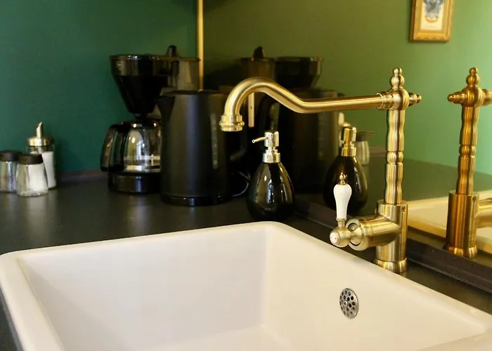 Zauberhafte Mit Hogwarts-feeling Und Terrasse * Duisburg