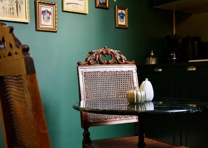 Zauberhafte Mit Hogwarts-feeling Und Terrasse * Duisburg